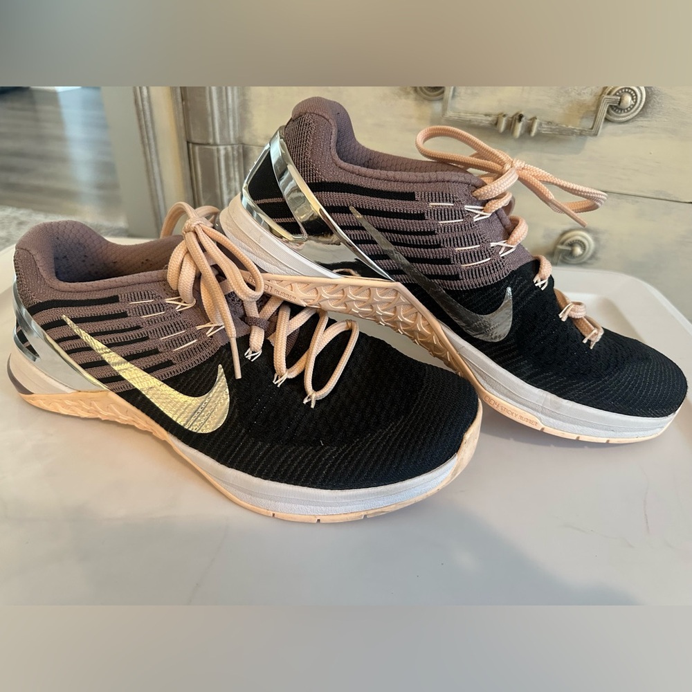Women’s Nike Grip sneakers - size 9.5